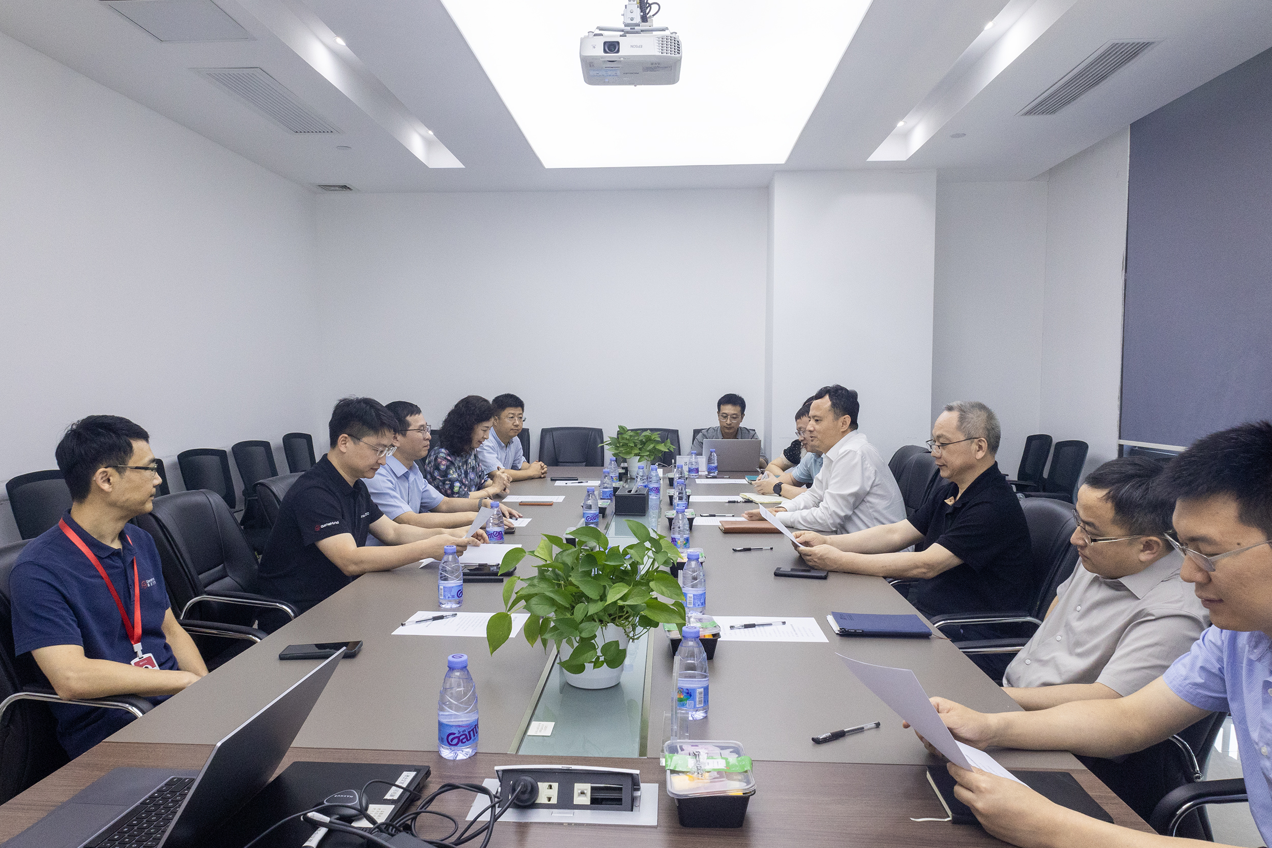 南京江北新區(qū)管委會(huì)副主任王偉一行蒞臨真邁生物調(diào)研